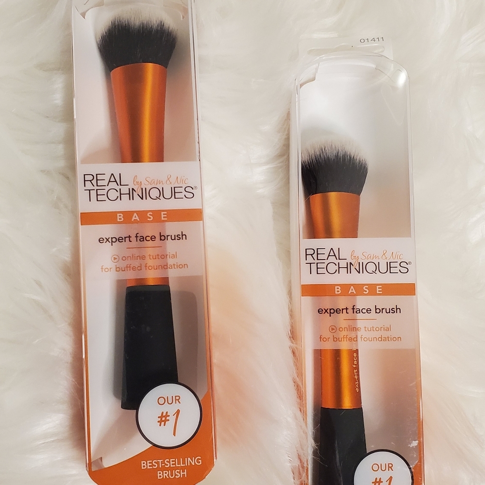 2 NIB Real Techniques Expert Face Brushes, Base